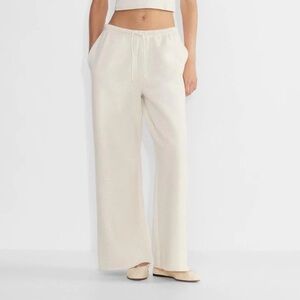 Aritzia Cozy Sweatfleece Mega
Flutter™ Sweatpant in Heather oatmeal